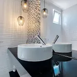 Portucale ! Santa Clara Terrace & Jacuzzi ליסבון