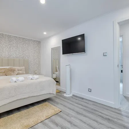 Апартаменты Portucale ! Santa Clara Terrace & Jacuzzi