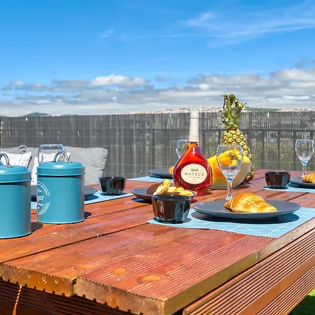 Апартаменти Portucale ! Santa Clara Terrace & Jacuzzi Лісабон